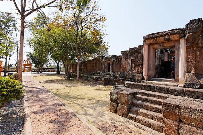 04-Prasat Sa Kamphaeng Yai-001